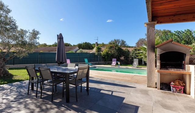 Holiday Home 'Maison Tout Confort' with Private Pool, Wi-Fi and Air Conditioning