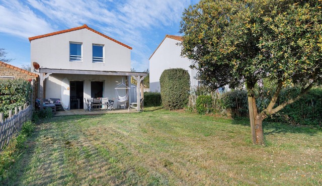 Holiday Home 'Les Salines D'Olonne - Oasis' with Shared Pool, Private Terrace & Wi-Fi