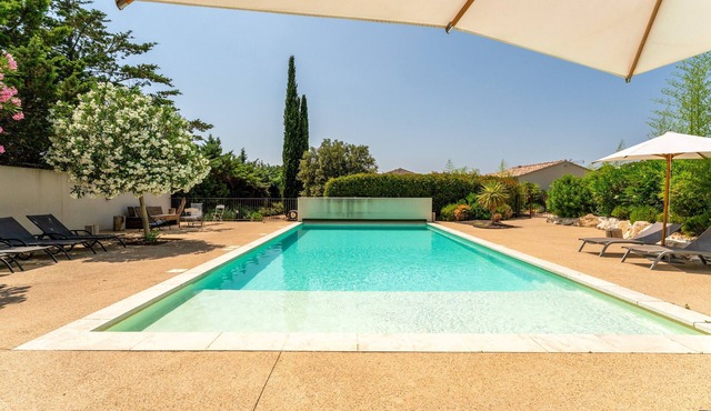 Holiday Home 'Saumane, Grande Bergerie' with Shared Pool, Wi-Fi and Air Conditioning