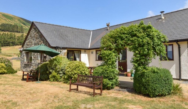 Holiday Home Maes Pennant by Interhome