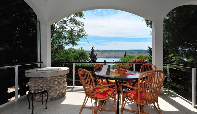 Holiday home 20 m from the sea