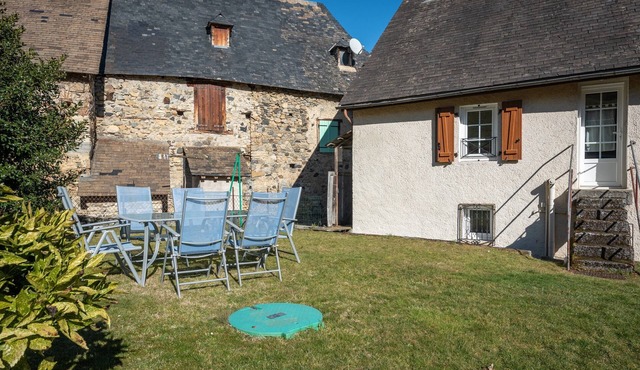 Holiday Home '113 Val D'Azun - Gîte 6 Voyageurs' with Mountain View, Private Terrace and Wi-Fi