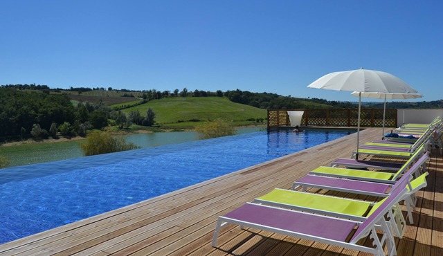 Holiday Home * - 2 Bedrooms - Heated Pools