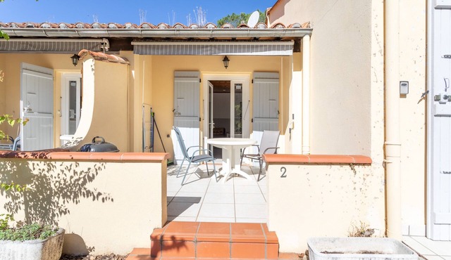 Holiday Home 2 with Mountain View, Shared Pool