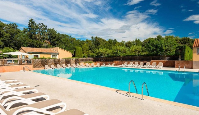Holiday Home '27 Les Mazets de Gaujac' with Shared Pool and Garden