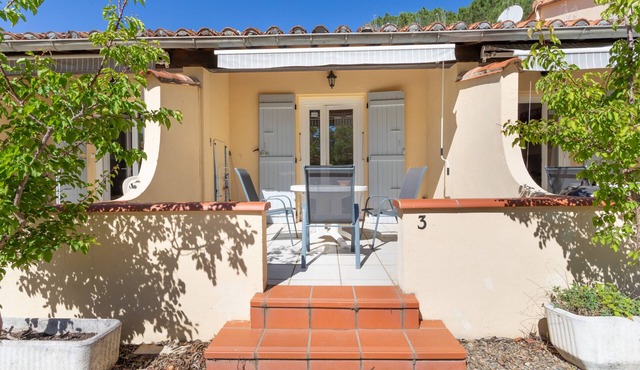 Holiday Home 3 with Mountain View, Shared Pool