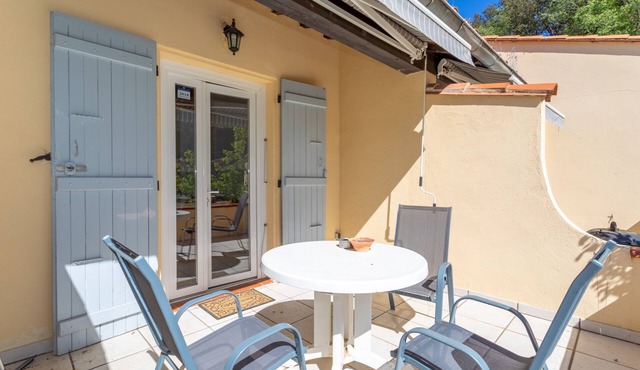 Holiday Home 3 with Mountain View, Shared Pool