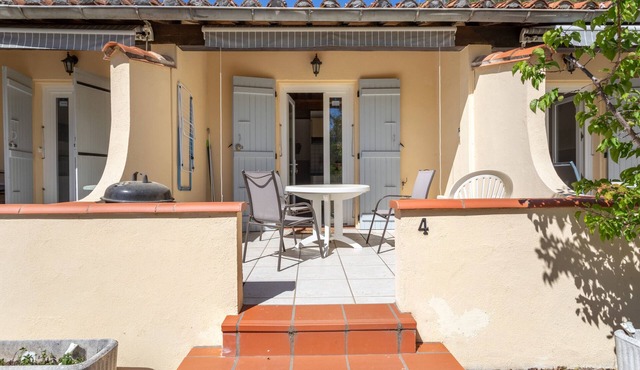 Holiday Home 4 with Mountain View, Shared Pool