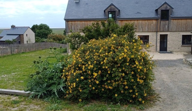 Holiday Home 'Au Bon Coin De La Baie' with Sea View, Private Terrace & Wi-Fi