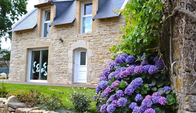 Holiday Home 'A La Ferme Du Cosquer' with Private Terrace, Private Garden and Wi-Fi