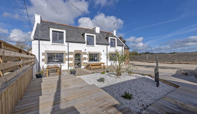 Holiday Home 'À La Maison De Goulannou' with Terrace, Garden & Wi-Fi