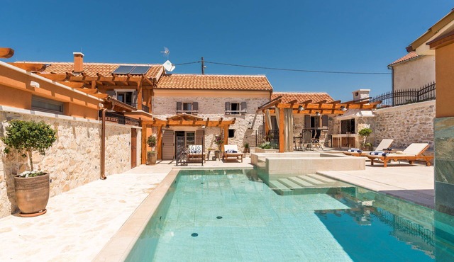 Holiday Home Adora with Pool
