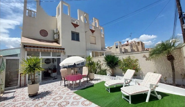 Holiday Home 'Agradable Casa Vacaciones' with Private Terrace, Wi-Fi and Air Conditioning