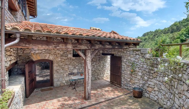 Holiday home Agroturismo Garrotxa pareja-familia with mountain views, garden & WiFi