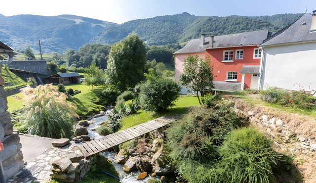 Holiday Home 'Ainerak' with Mountain View, Private Pool and Wi-Fi