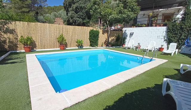 Holiday Home 'Alojamiento Rural Puente Honda' with Mountain View, Pool & Wi-Fi