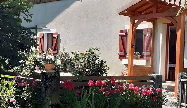 Holiday Home “Ancienne Petite Ferme”: Mountain View, Shared Terrace, Wi-Fi