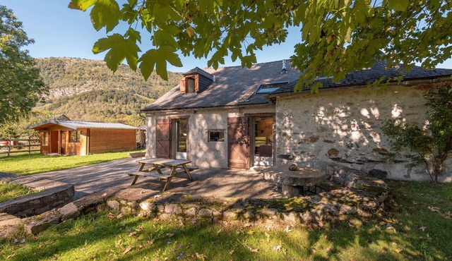 Holiday Home 'Ancienne Bergerie' with Mountain View, Shared Terrace and Private Garden