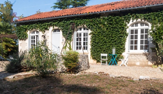 Holiday Home 'Au Bord De La Charente' with Private Terrace and Private Garden