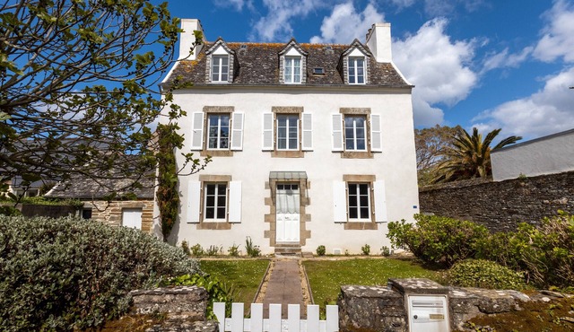 Holiday Home 'Au Cœur De Locquirec' with Private Terrace, Private Garden and Wi-Fi