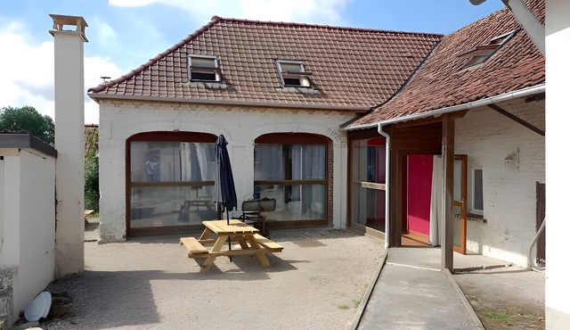 Holiday Home “Au Dormeur Du Val D'Authie” with Private Terrace, Garden & Wi-Fi