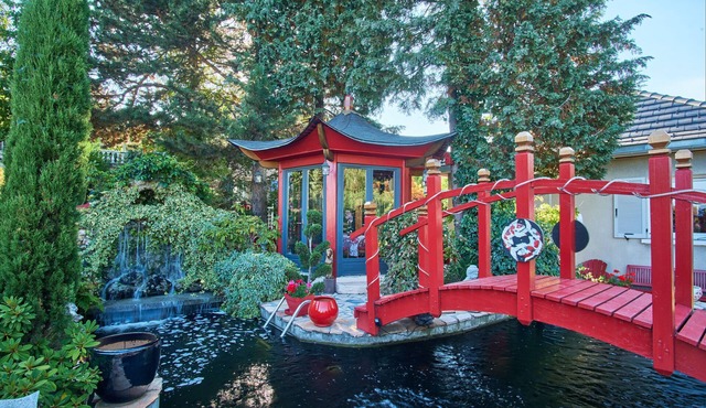 Holiday Home 'Au Printemps Japonais' with Mountain View, Garden, Balcony, A/C & Wi-Fi