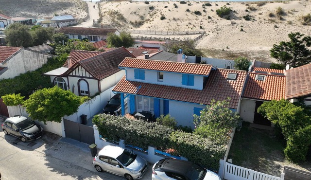 Holiday Home 'Beach Villa 14 Personnes' with Private Terrace, Wi-Fi and Air Conditioning