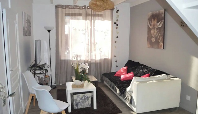 Holiday Home 'Belle Maison De Village Avec Jardin' with Private Terrace, Private Garden and Wi-Fi