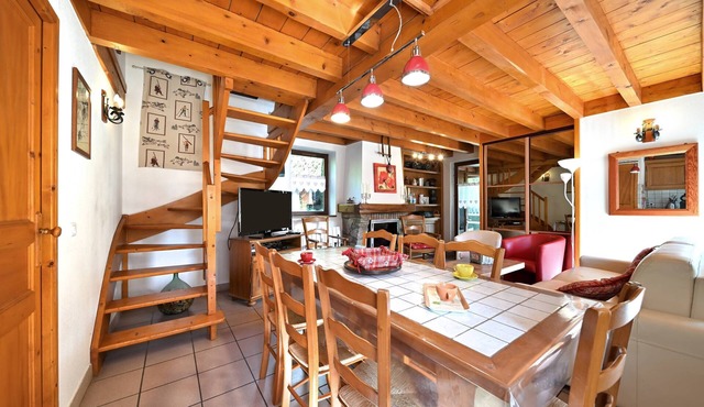 Holiday Home 'Bergerie Route De Piau Engaly' with Mountain View, Terrace and Garden