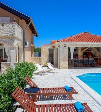 Holiday home Bevanda