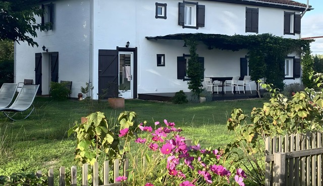 Holiday Home 'Bienvenue À La Maison' with Private Terrace, Garden & Wi-Fi