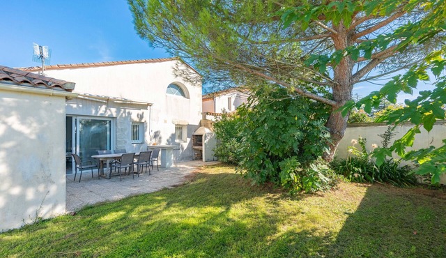 Holiday Home 'Bleu Océan, Le Loft' with Private Terrace, Garden & Wi-Fi