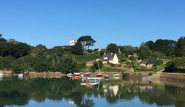 Holiday Home 'Bréhat - Villa San Denn' with Sea View, Private Garden and Wi-Fi