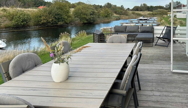 Holiday home by the water in Øer Maritime