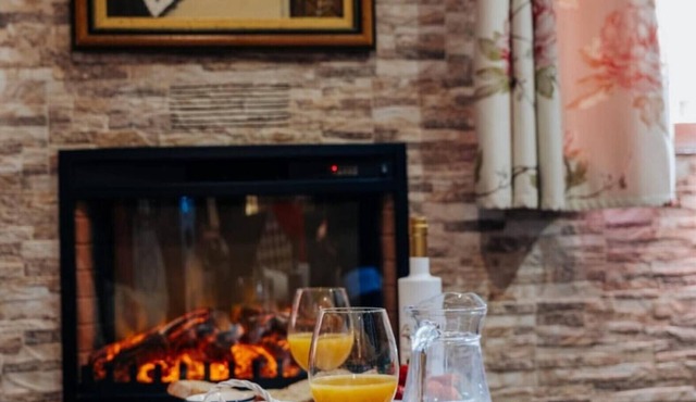 Holiday Home 'Casa Rural Los Enebros' with Private Pool, Wi-Fi and Air Conditioning