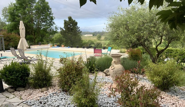 Holiday Home “Cabanon Provençal” with Wi-Fi and Air Conditioning