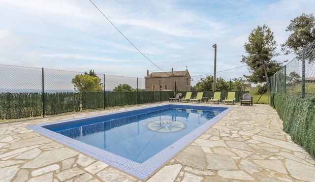 Holiday Home 'Cal Camp Llarg' with Mountain View, Private Pool and Wi-Fi