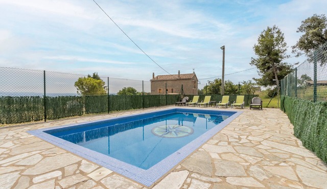 Holiday Home 'Cal Camp Llarg' with Mountain View, Private Pool and Wi-Fi