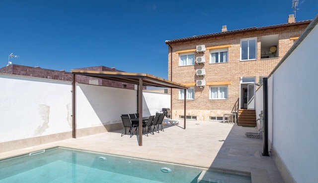 Holiday Home 'Callejón Del Pozo 4 Cerca De Puy Du' with Shared Pool, Wi-Fi and Air Conditioning