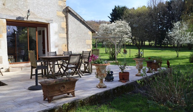 Holiday Home 'Campagne-Chaulgnes-Pool' with Private Pool, Terrace and Wi-Fi
