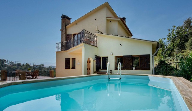 Holiday Home Can Castells with Mountain View, Pool & Wi-Fi