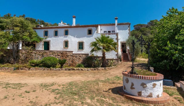 Holiday Home 'Can Garriga' with Mountain View, Private Terrace and Wi-Fi