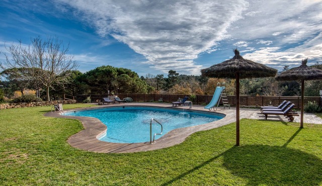 Holiday Home Can pauet with Pool, Garden & Wi-Fi