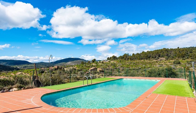 Holiday Home 'Casa Relax' with Mountain View, Shared Pool and Wi-Fi