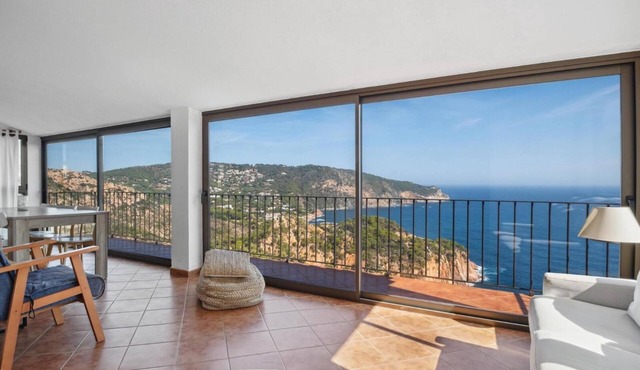 Holiday Home 'Casa Con Vistas' with Sea View, Private Terrace and Wi-Fi