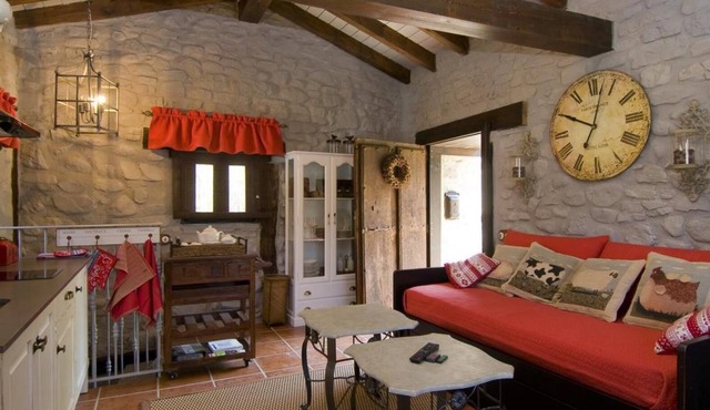 Holiday Home 'Casa Concejos' with Mountain View, Shared Pool and Wi-Fi
