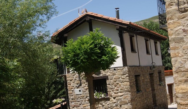 Holiday Home 'Casa Del Tio Conejo' with Mountain View, Shared Pool and Wi-Fi