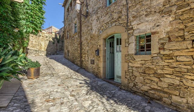 Holiday Home 'Casa Peratallada' with Wi-Fi and Air Conditioning