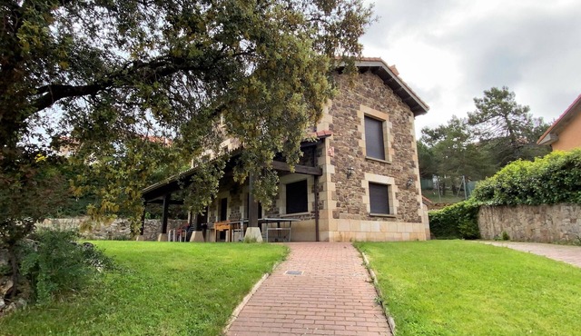 Holiday Home 'Casa Rural La Carrasquilla' with Private Terrace, Private Garden and Wi-Fi