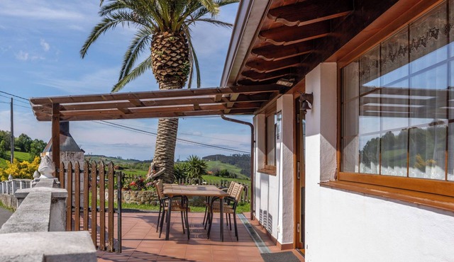 Holiday Home 'Casa Rural La Praderia' with Mountain Views, Private Terrace and Wi-Fi